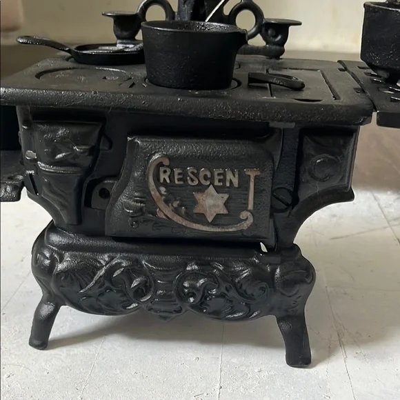 Crescent Black Cast Iron Mini Stove Set - Picture 2 of 3